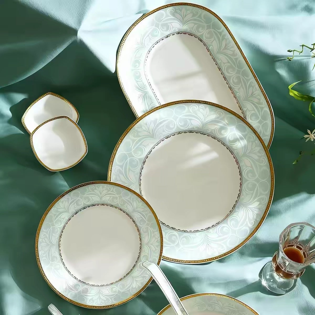 From intial concept to final detail, we create bespoke tableware that elevates the dining experience, strenghthens brand identity, and performs becautiful while creating instagrammable moments